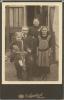 Jørgen Hansen, Maren Kirstine Andersen og deres børnebørn Ebba Kirstine Valborg Simonsen og Karen Simonsen (ca 1911)